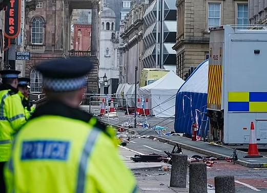 因为起诉书, 他无法分析, 员和工作人