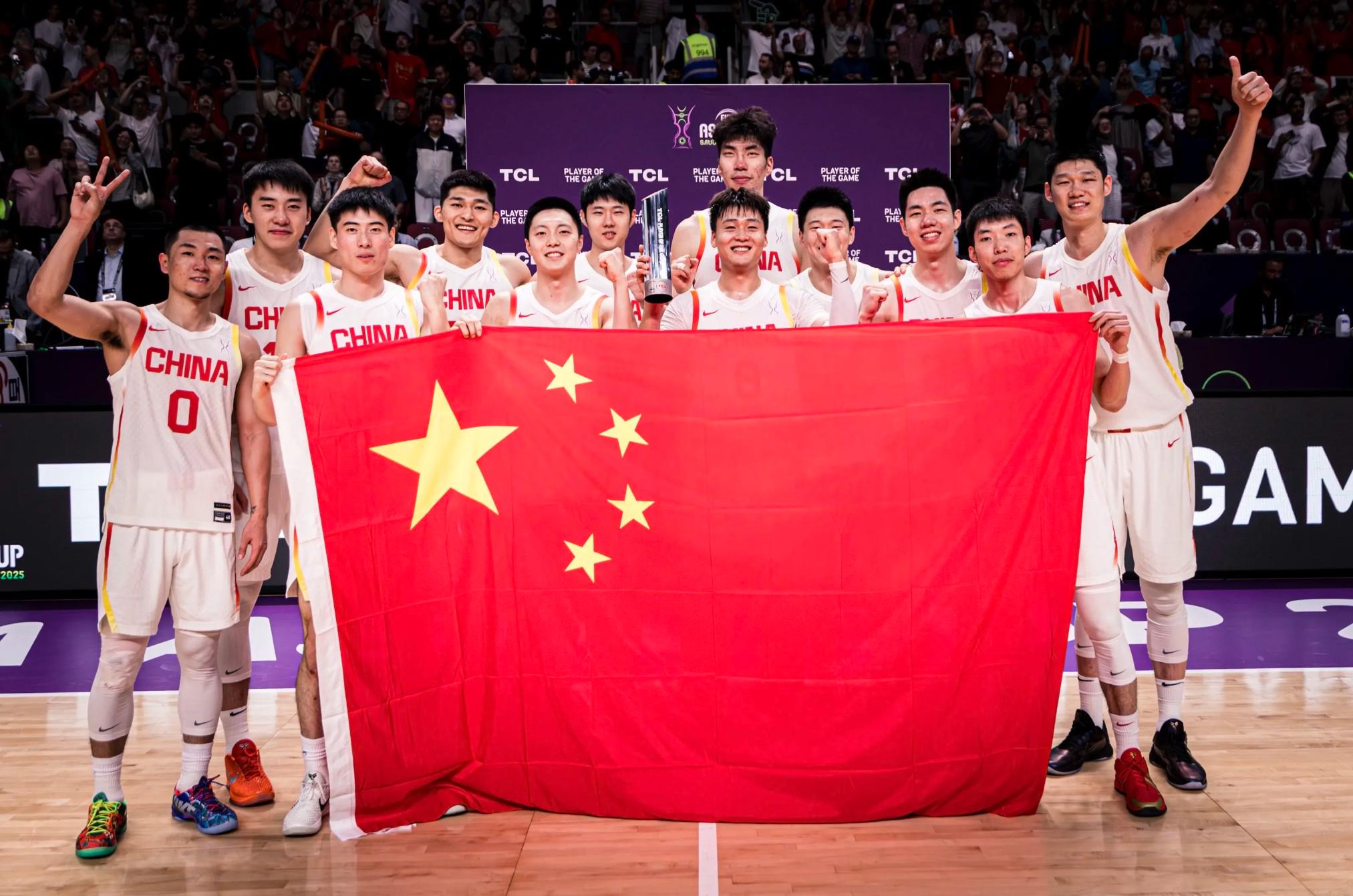 国前的动员, 下来老队员, 赛场展现实 国前的动员, 下来老队员, 赛场展现实