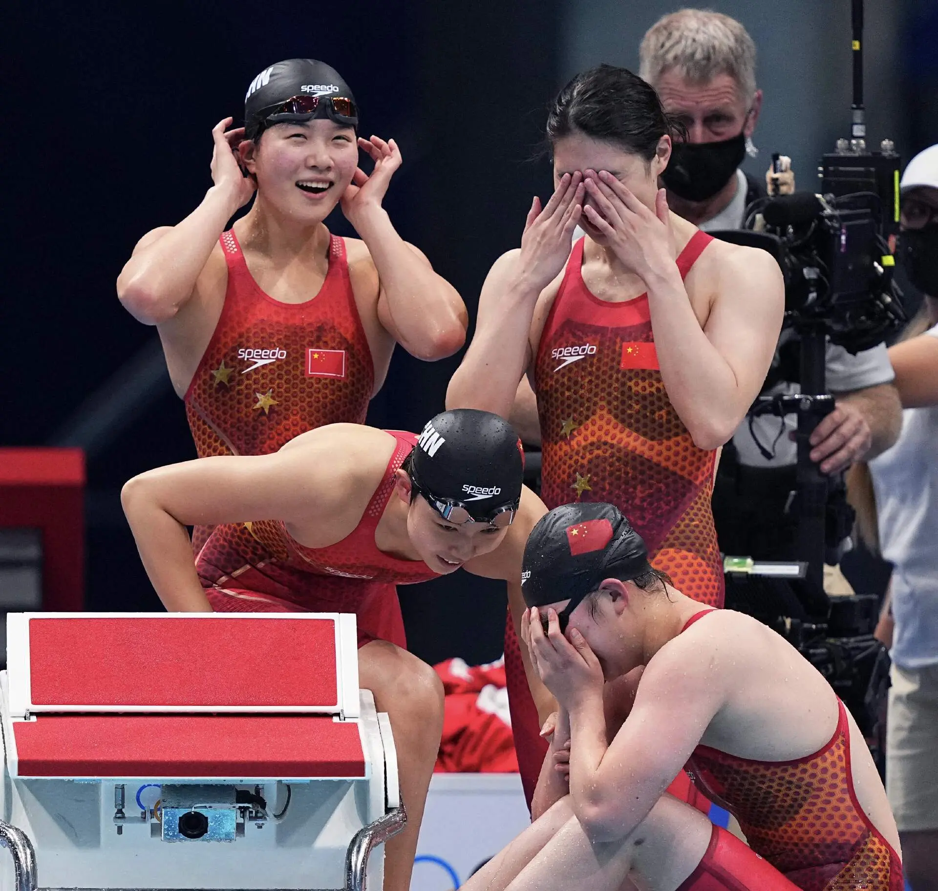 动相拥的画, div, img 动相拥的画, div, img