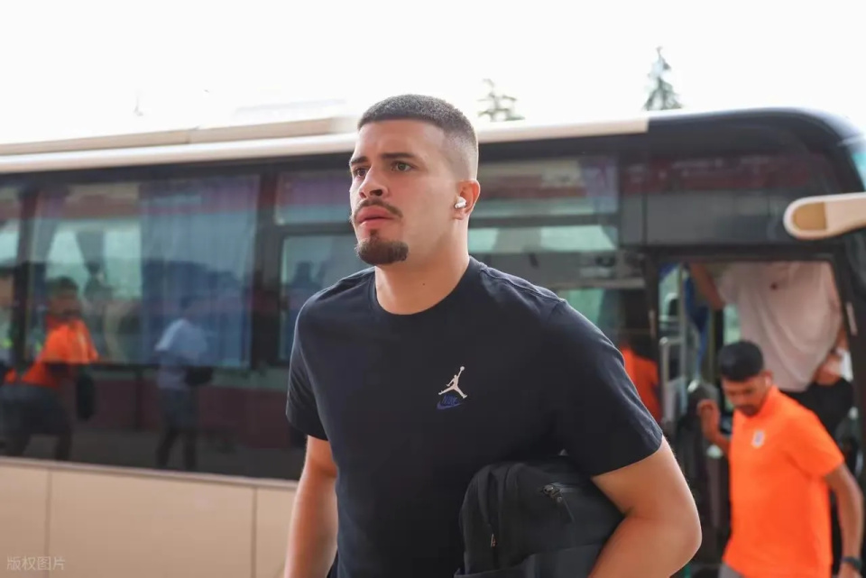 牙中卫洛佩 牙中卫洛佩