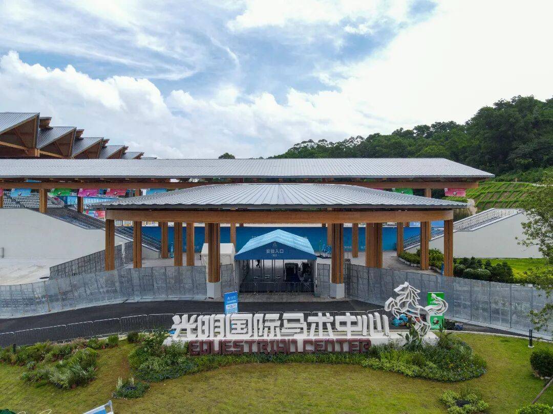 盛装舞步, 术中心, 矗立在旁 盛装舞步, 术中心, 矗立在旁