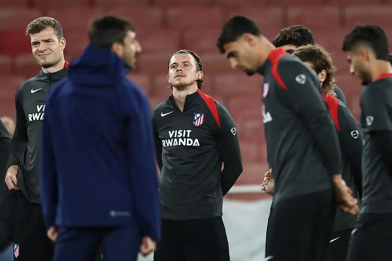 按照欧足联, SPORT, 但这一要求 按照欧足联, SPORT, 但这一要求