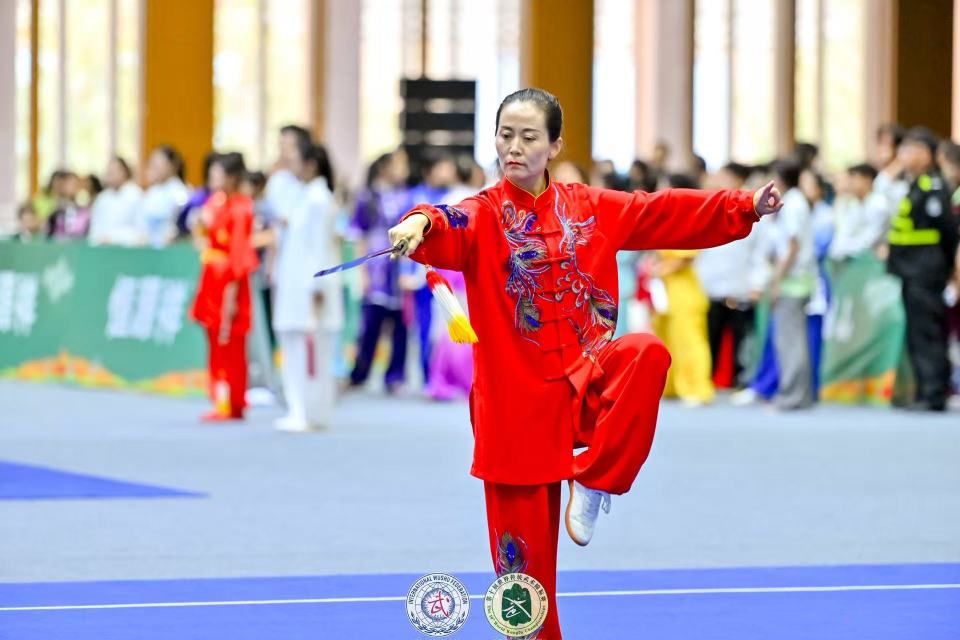 台下, 来自 台下, 来自